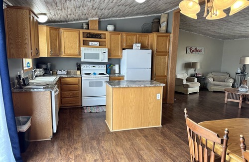 Sisseton Cabin | Inviting 3 Bed Cabin with Lake View & Hot Tub in SD