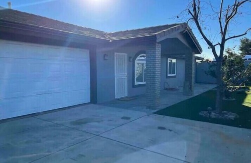 Fontana House | Comfortable 3 Bed Home with Spa Near Fontana Speedway