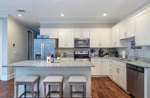 Oxford Condo | Family-Friendly Condo with Pool & Pet Amenities – 10/10 Rating