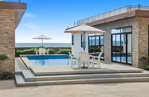 Monrovia Villa | Modern 3-Bedroom Retreat with Kitchen Amenities