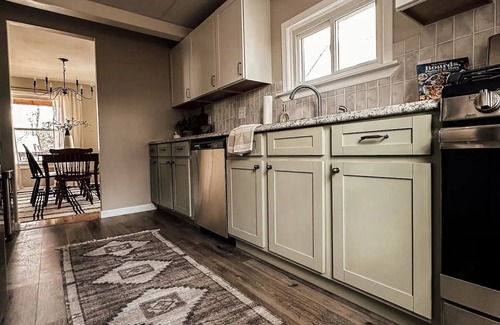 North Syracuse House | Exceptional 3-Bed Bungalow with Child-Friendly Amenities