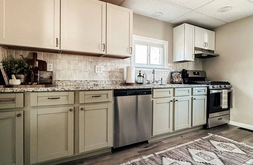 North Syracuse House | Exceptional 3-Bed Bungalow with Child-Friendly Amenities