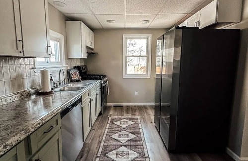 North Syracuse House | Exceptional 3-Bed Bungalow with Child-Friendly Amenities