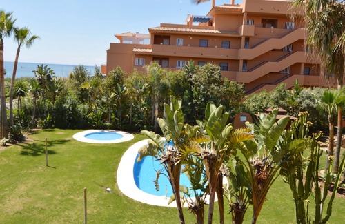 Puerto de la Duquesa Apartment | Elegant 3 Bed Duplex Apt with Pool, Steps from the Beach