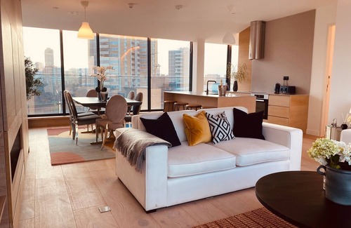 Bunhill Apartment | Elegant 3 Bed Penthouse with Terrace in Central London
