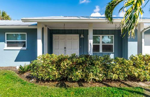 Sarasota Villa | Beautiful 3 Bed, 3 Bath Pool Home with Boat Dock Access