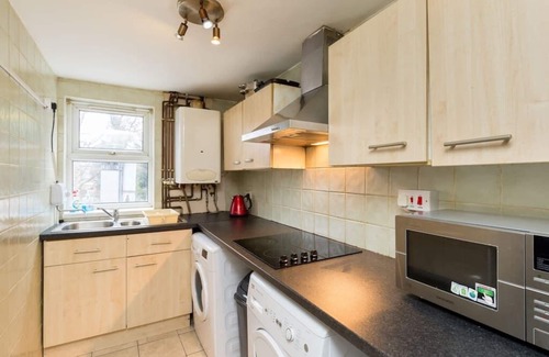 Selly Oak Apartment | Convenient 3-Bed Apartment Close to University & Breakfast