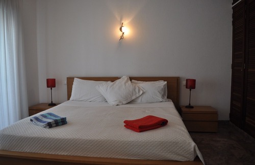 Vale do Garrao Apartment | Spacious 3-Bed Apartment with Pool Near Beach & Restaurants