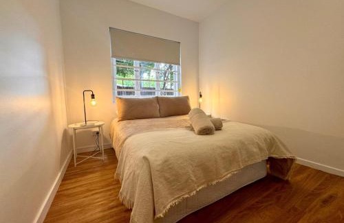 Woolloongabba Apartment | Budget-Friendly 3 Bed Accommodation Near Gabba with Parking