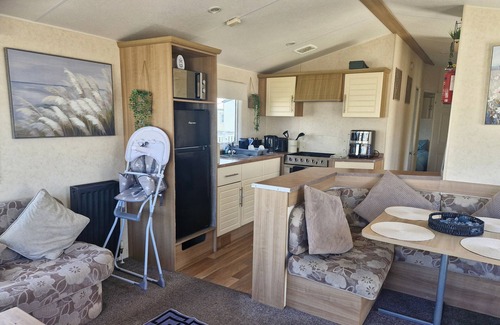 Chapel Saint Leonards Ski Chalet | 3 Bed Caravan -Sleeps 8 - Pool-Beach