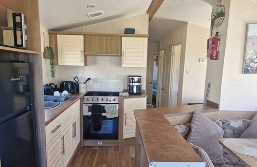 Chapel Saint Leonards Ski Chalet | 3 Bed Caravan -Sleeps 8 - Pool-Beach