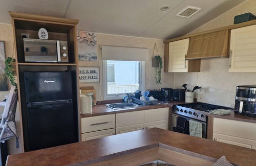 Chapel Saint Leonards Ski Chalet | 3 Bed Caravan -Sleeps 8 - Pool-Beach