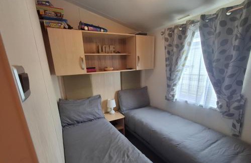 Chapel Saint Leonards Ski Chalet | 3-Bed Caravan - Sleeps 8 - Pool