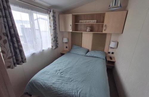 Chapel Saint Leonards Ski Chalet | 3-Bed Caravan - Sleeps 8 - Pool