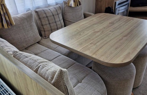 Chapel Saint Leonards Ski Chalet | 3-Bed Caravan - Sleeps 8 - Pet Friendly - Pool