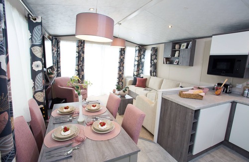 Plymouth House | Cozy 3 Bed Caravan by South Devon Coast with Heated Pool