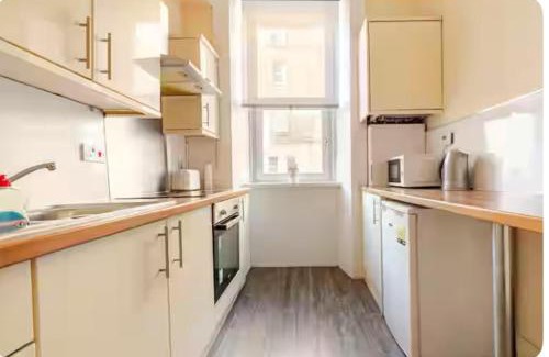 Dalry Apartment | Cozy 3-Bed Apartment in Edinburgh - Pet Friendly Retreat