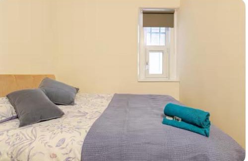 Dalry Apartment | Cozy 3-Bed Apartment in Edinburgh - Pet Friendly Retreat