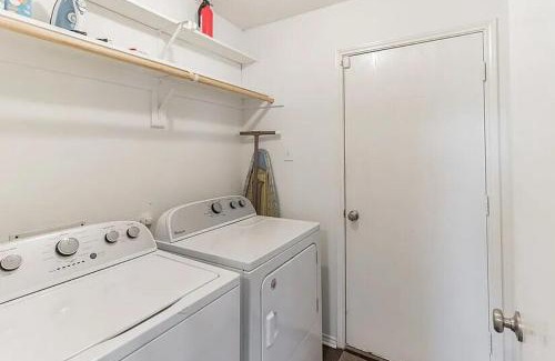 McKinney House | 3 bed, close to Stadiums & Park, Big Yard