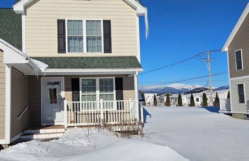Intervale Condo | 3-bed condo in the Heart of North Conway sleeps 8 Mins from Cranmore & Storyland