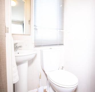 Minster on Sea House | 3 bed Cosy Caravan for up to 5