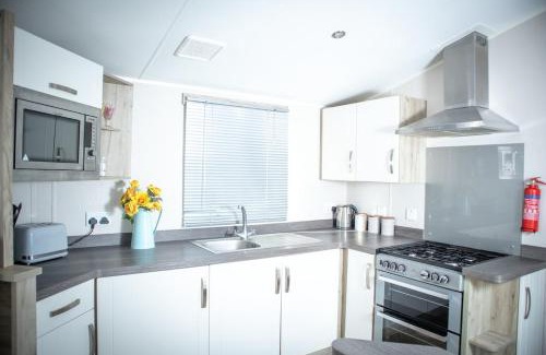 Minster on Sea House | 3 bed Cosy Caravan for up to 5