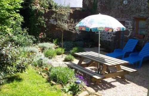 Saint-Simeon House | Charming 3-Bed Cottage in Passais-Villages - Family Friendly