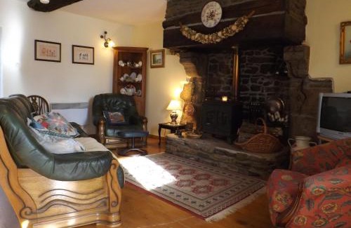 Saint-Simeon House | Charming 3-Bed Cottage in Passais-Villages - Family Friendly