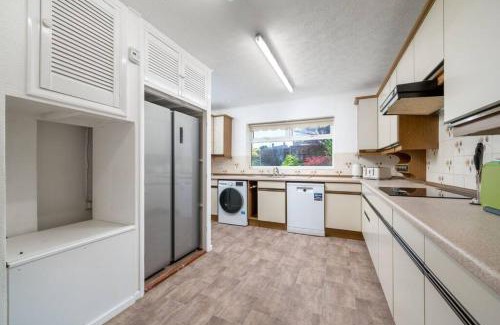 Hitchin Apartment | Family-Friendly 3 Bed Detached House in Hitchin Awaits!
