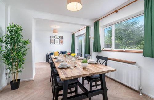 Hitchin Apartment | Family-Friendly 3 Bed Detached House in Hitchin Awaits!