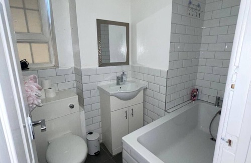 Elephant and Castle Apartment | 3 Bed Flat - Sleeps 6 - Parking - Wifi