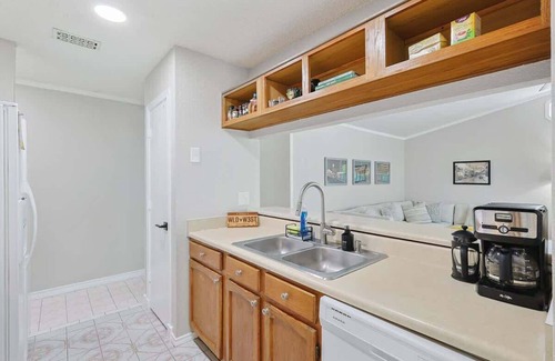 Garland House | Inviting 3 Bedroom Home in Garland with Great Amenities