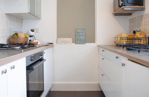 Vassall House | Cozy 3-Bed House in London for Family Getaways