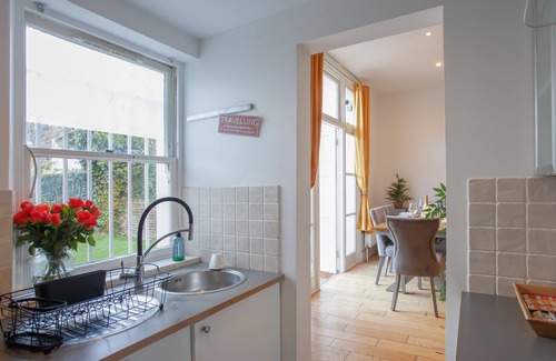Vassall House | Cozy 3-Bed House in London for Family Getaways