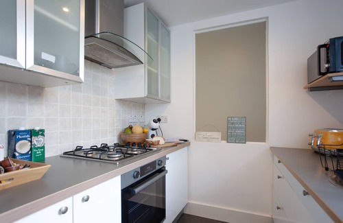 Vassall House | Cozy 3-Bed House in London for Family Getaways