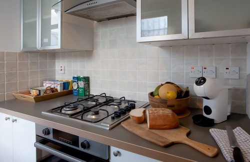 Vassall House | Cozy 3-Bed House in London for Family Getaways