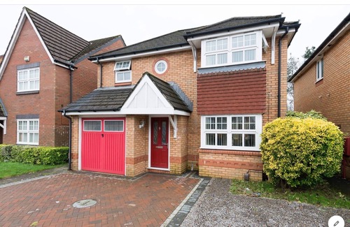 Ely House | Spacious 4-Bed House for Up to 6 in Cardiff, Wales
