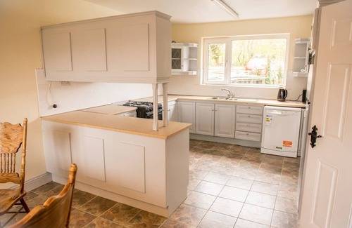 Clonmany House | Cozy 3-Bed House in Clonmany with Scenic Hillside Views