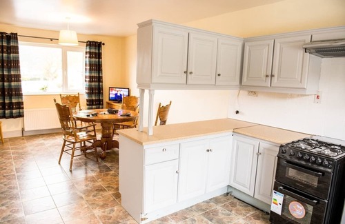 Clonmany House | Cozy 3-Bed House in Clonmany with Scenic Hillside Views