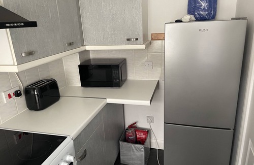 Forsbrook House | Charming 3-Bed House in Stoke-on-Trent with Free Wifi