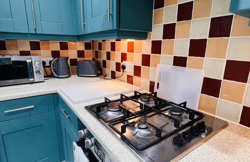 Yeading House | Cozy 3-Bed House in Northolt with Family-Friendly Amenities