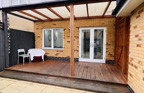 Yeading House | Cozy 3-Bed House in Northolt with Family-Friendly Amenities