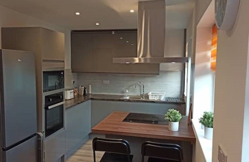 Newark upon Trent House | Convenient 3-Bed House in Nottingham, Pet-Friendly & Close to M1