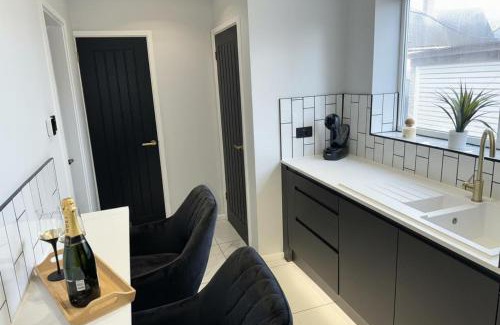 Walsall House | Impeccable 3-Bed House in Walsall - Rated 10/10 by Guests