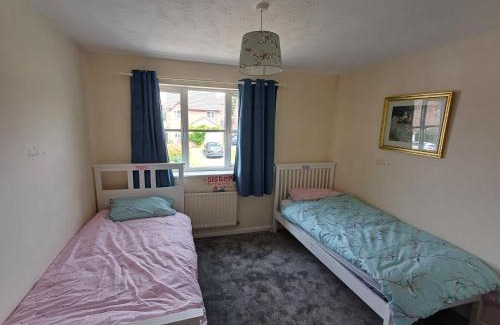 Uttoxeter House | 3 Bed House - Sleeps 6 - Pets - Parking - Wifi