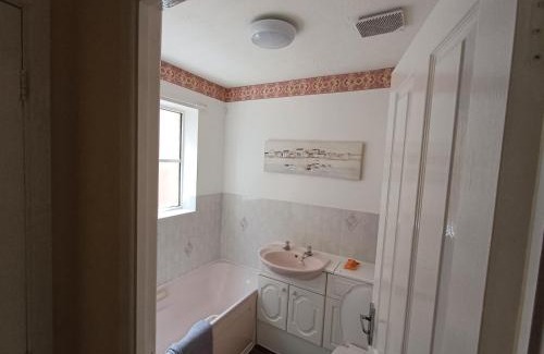 Uttoxeter House | 3 Bed House - Sleeps 6 - Pets - Parking - Wifi