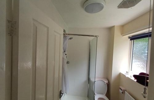 Uttoxeter House | 3 Bed House - Sleeps 6 - Pets - Parking - Wifi