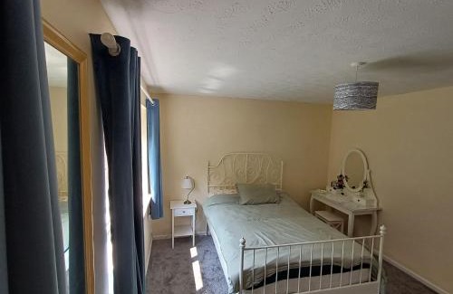 Uttoxeter House | 3 Bed House - Sleeps 6 - Pets - Parking - Wifi