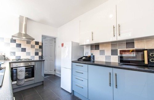 Newark House | Family-Friendly 3 Bed House Near Northgate Station