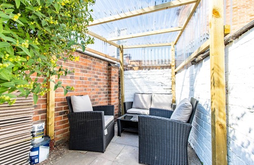 Newark House | Family-Friendly 3 Bed House Near Northgate Station